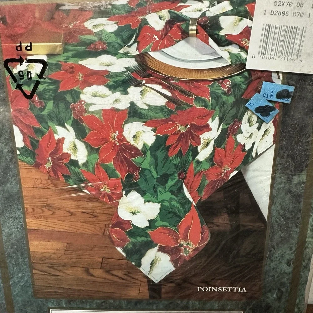 Vintage Robin Cotton Christmas Poinsettia Tablecloth Made Turkey 52 x 70 NEW NOS